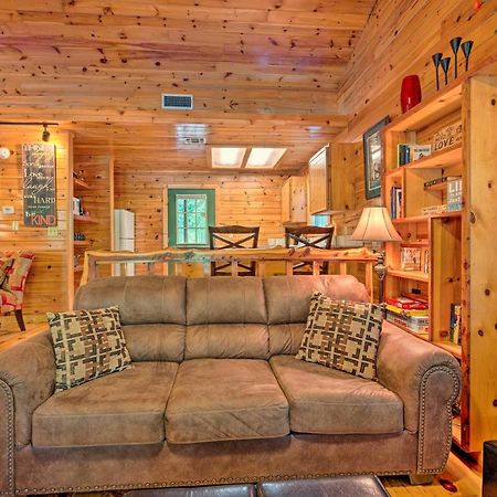 Ideally Located Broken Bow Cabin - Private Hot Tub Ngoại thất bức ảnh