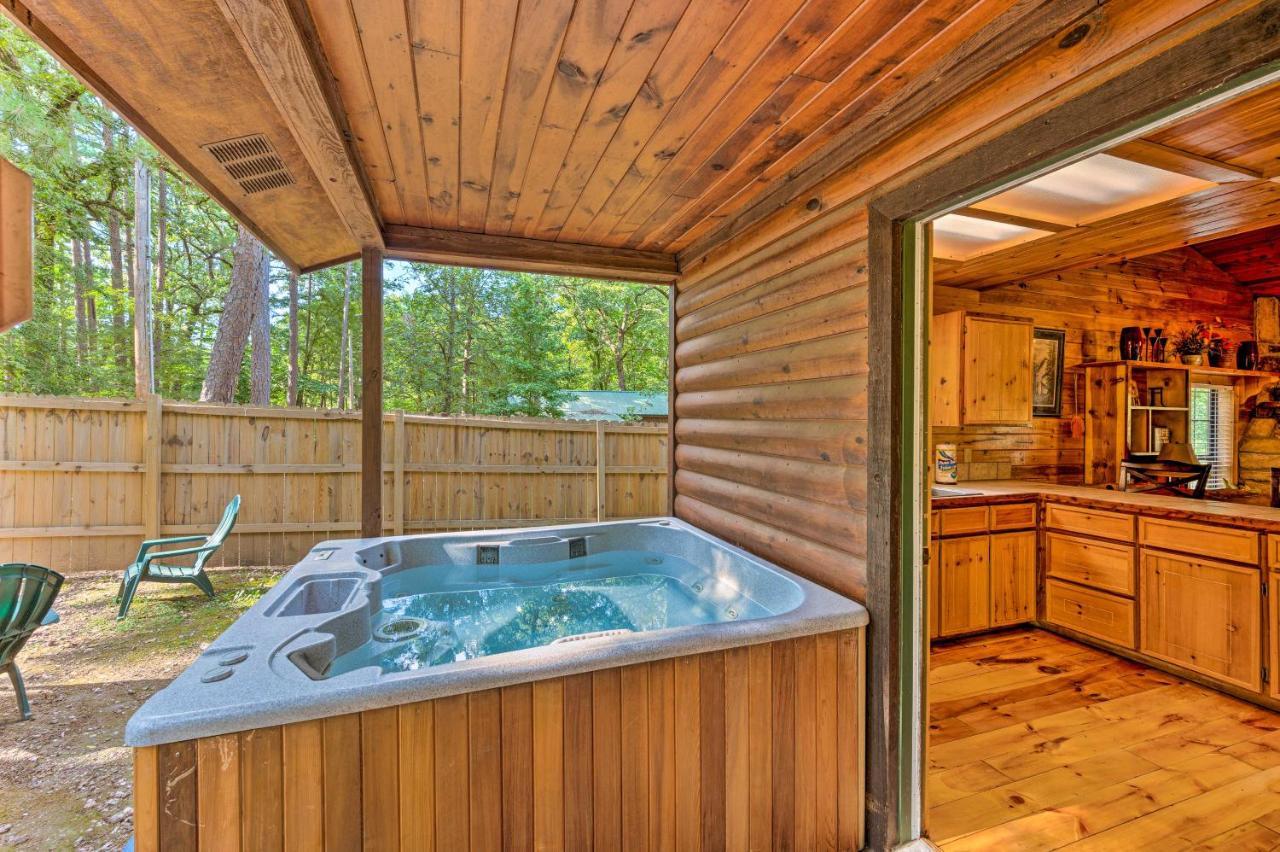 Ideally Located Broken Bow Cabin - Private Hot Tub Ngoại thất bức ảnh