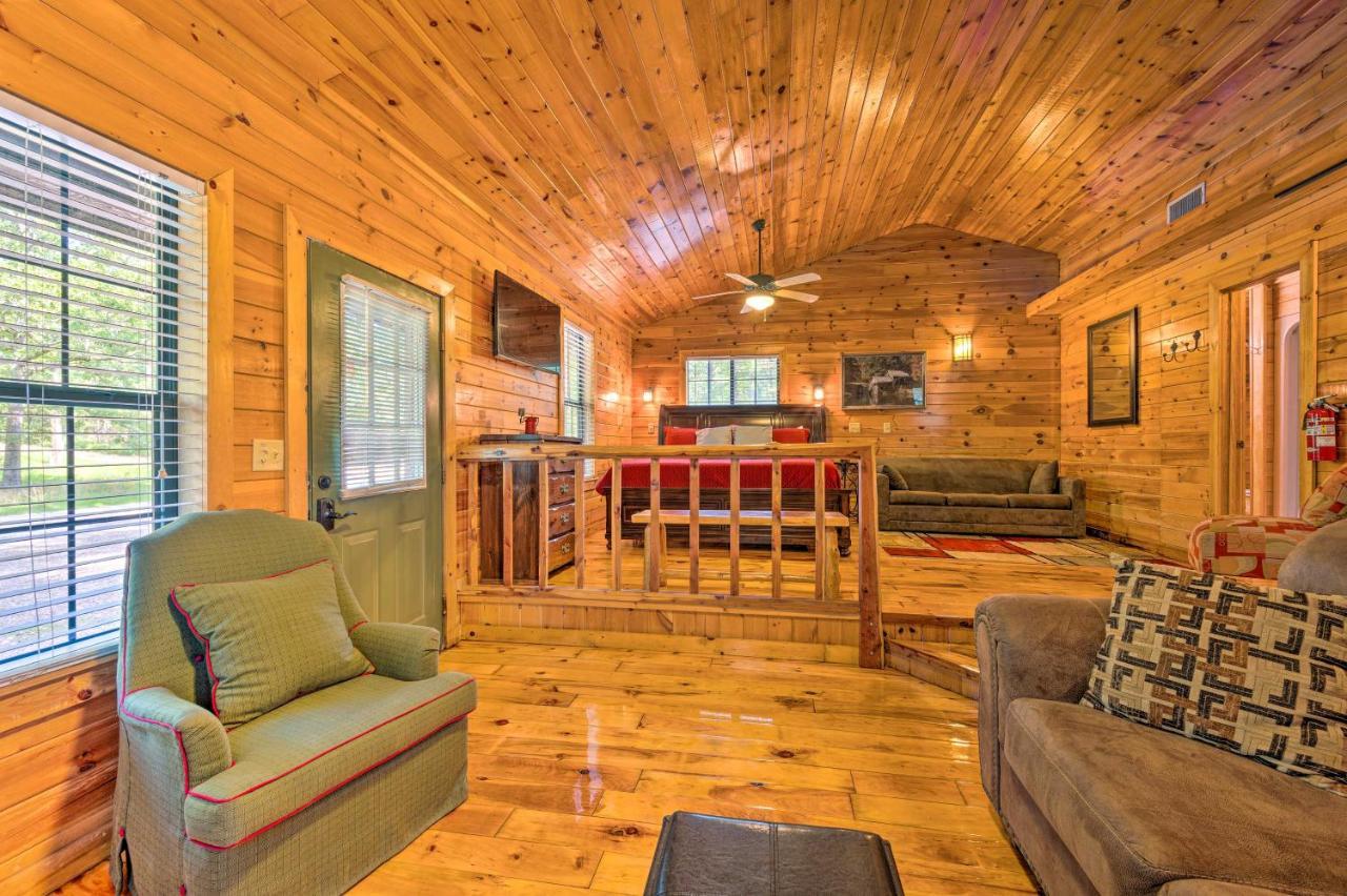 Ideally Located Broken Bow Cabin - Private Hot Tub Ngoại thất bức ảnh