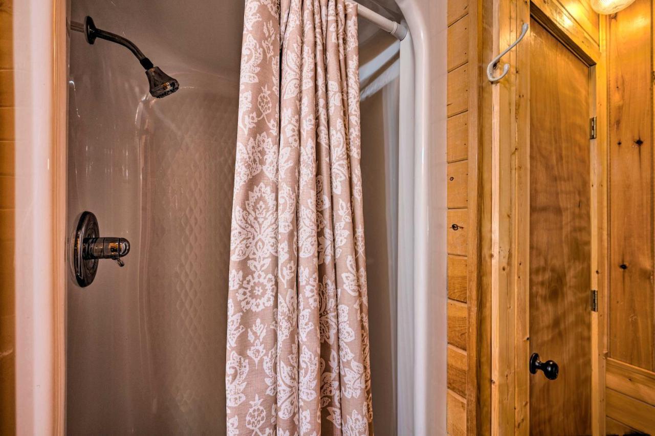 Ideally Located Broken Bow Cabin - Private Hot Tub Ngoại thất bức ảnh