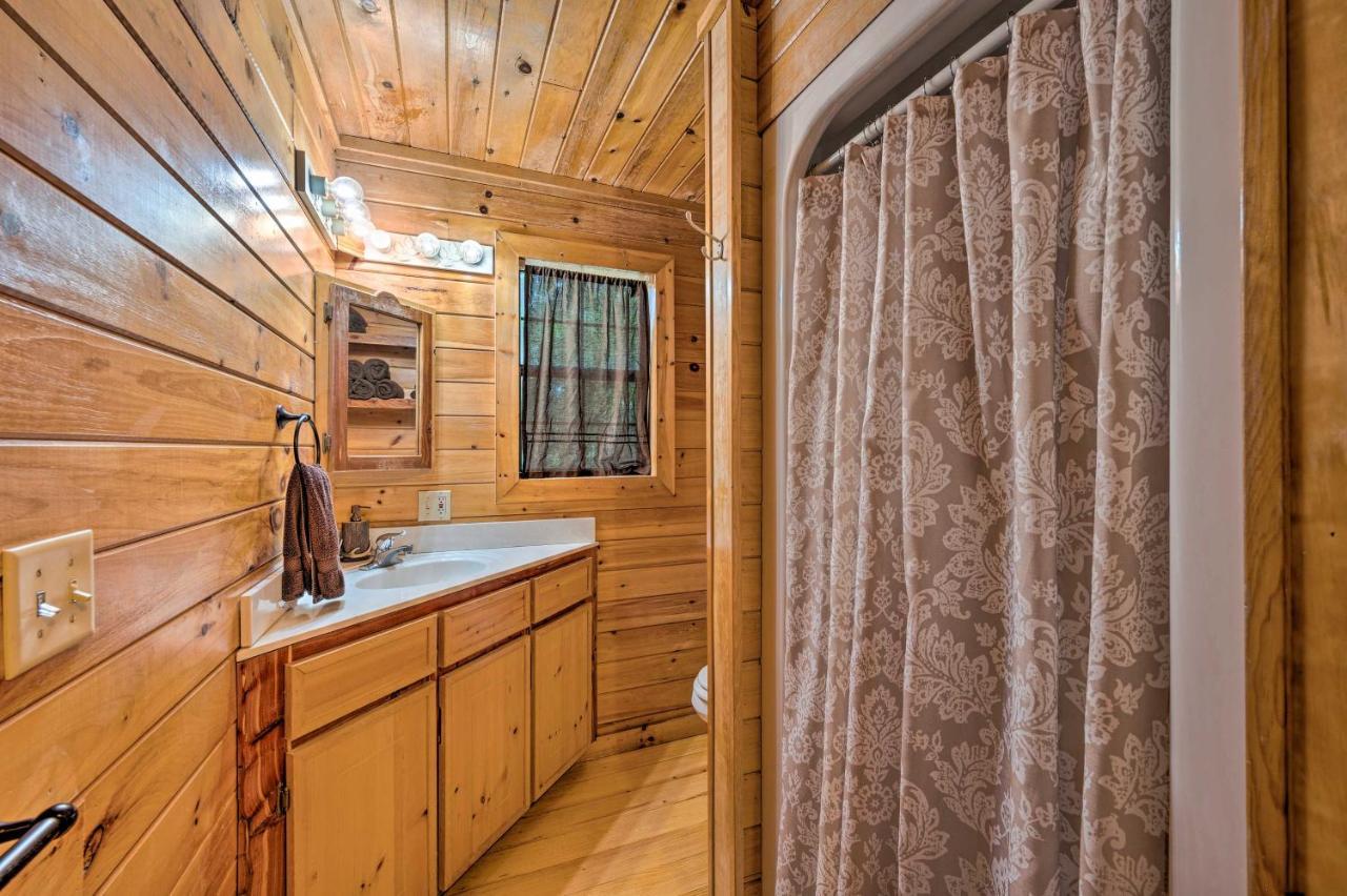 Ideally Located Broken Bow Cabin - Private Hot Tub Ngoại thất bức ảnh