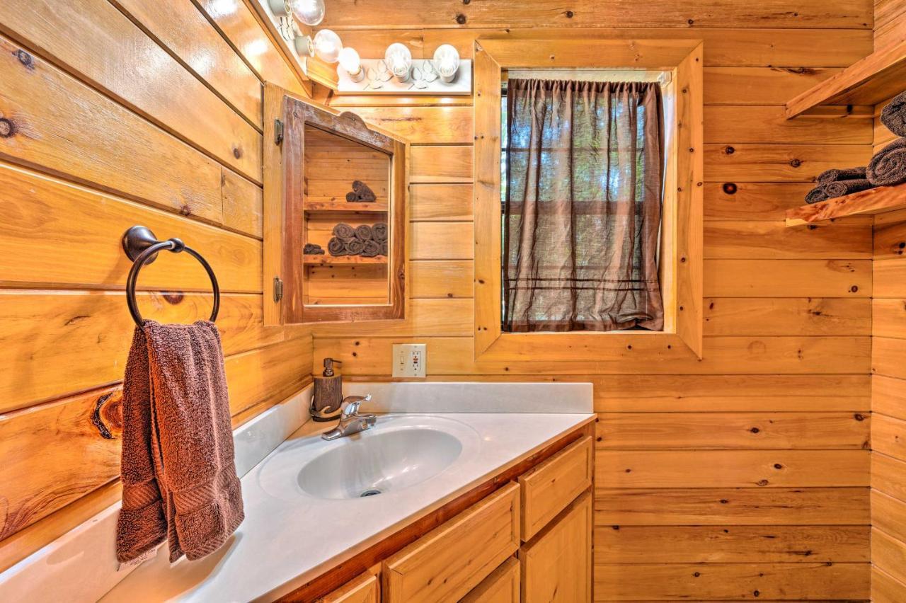 Ideally Located Broken Bow Cabin - Private Hot Tub Ngoại thất bức ảnh